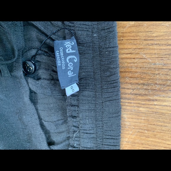 Loose linen type pants. - Picture 3 of 4